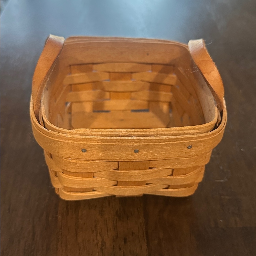 Longaberger 1992 Woven Basket - Picture 1 of 6